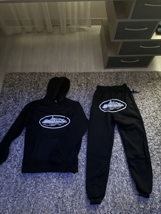 Екипи corteiz черни/червени