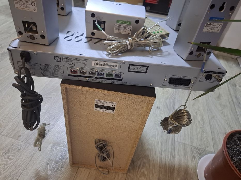 Sistem sony 5 1 model HCD-DZ20