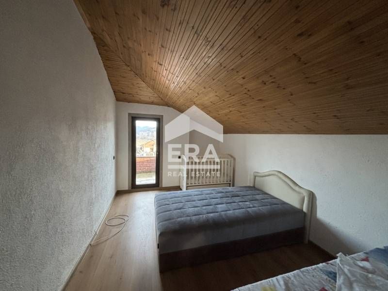 Луксозна къща с футболно игрище и СПА зона в с. Покровник