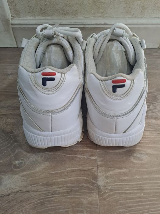 Продам  кроссовки  Fila.