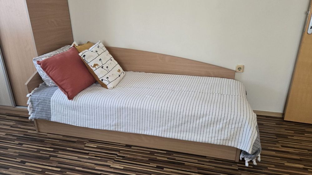 Продавам комплект мебели за детска стая добро състояние