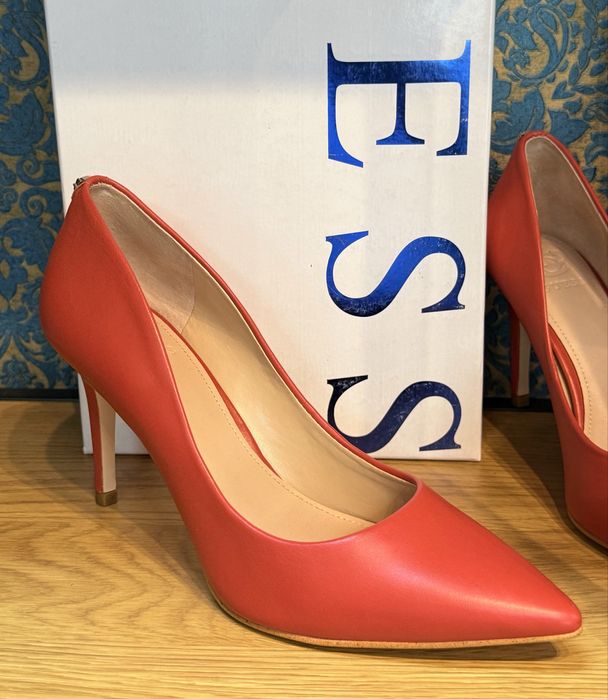 Дамски обувки на ток GUESS Red