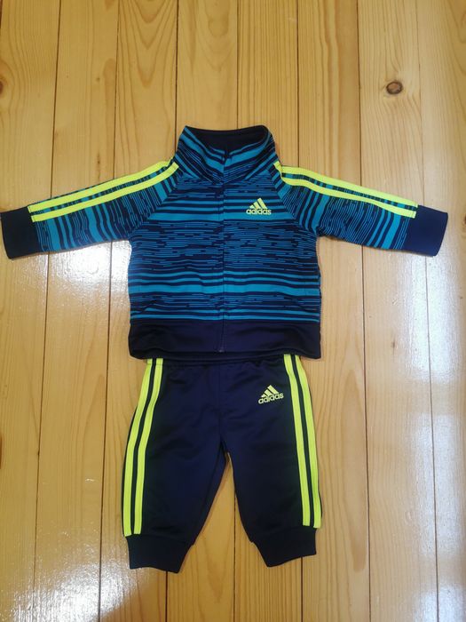 Анцуг adidas перфектен