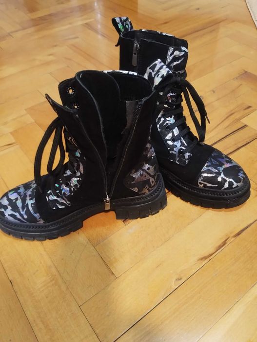 Кубинки ,цвят черен с хамелеон