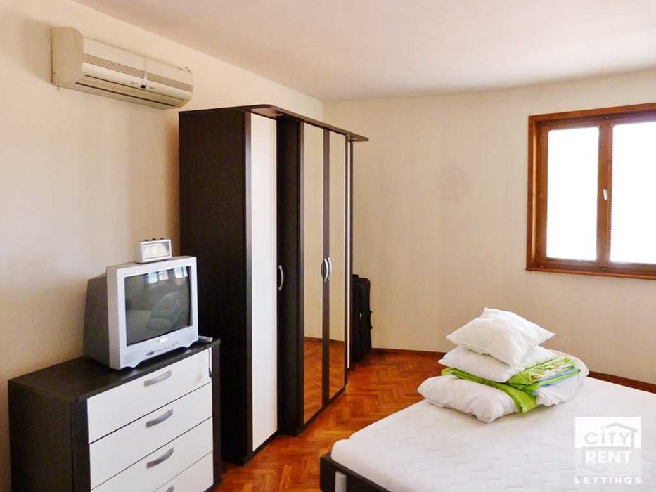 Дава се под наем Етаж от къща в Велико Търново, Център - 100 кв.м за 330 € - Снимка #4