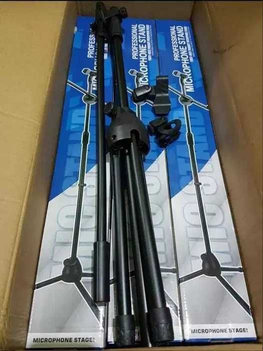Професионална Стойка трипод за микрофон с 2 държача, от 80 до 200см