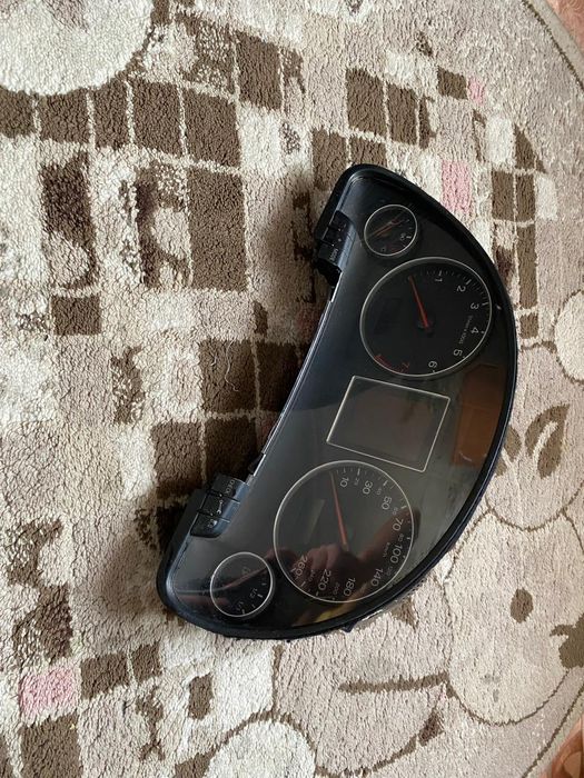 Продам шиток прибор на ауди А4 Б6