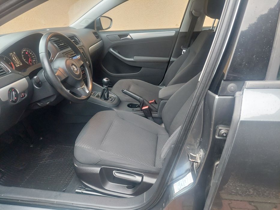 Vând  VW JETTA  1 6.TDI.