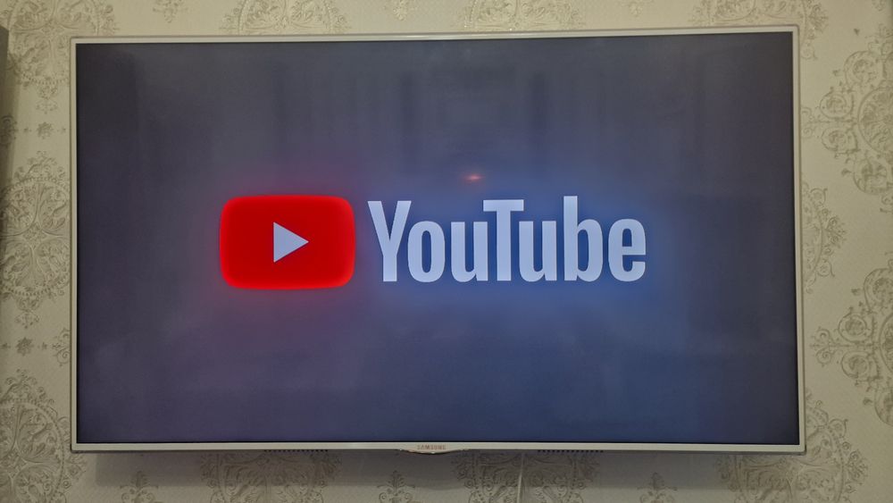 LED Телевизор  Самсунг диагональ  40 '