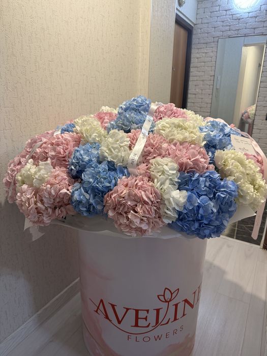 Огромный букет гортензий