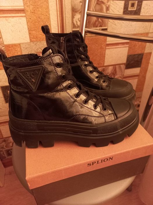 Продам осенние ботинки