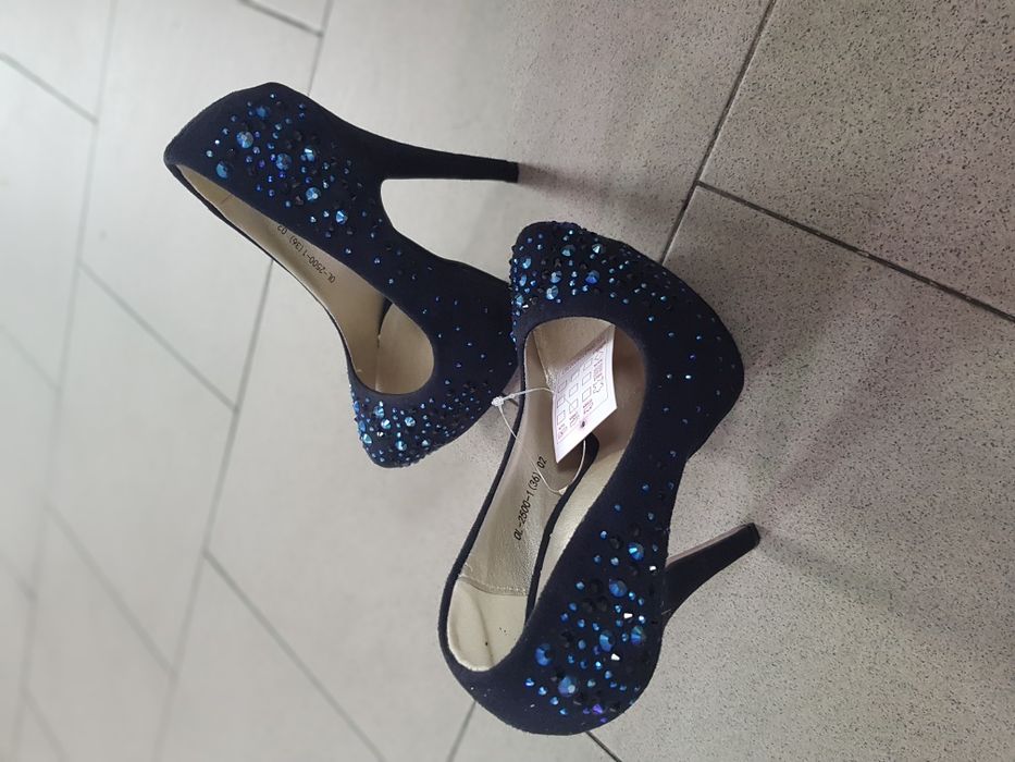 Pantofi cu toc si pietre