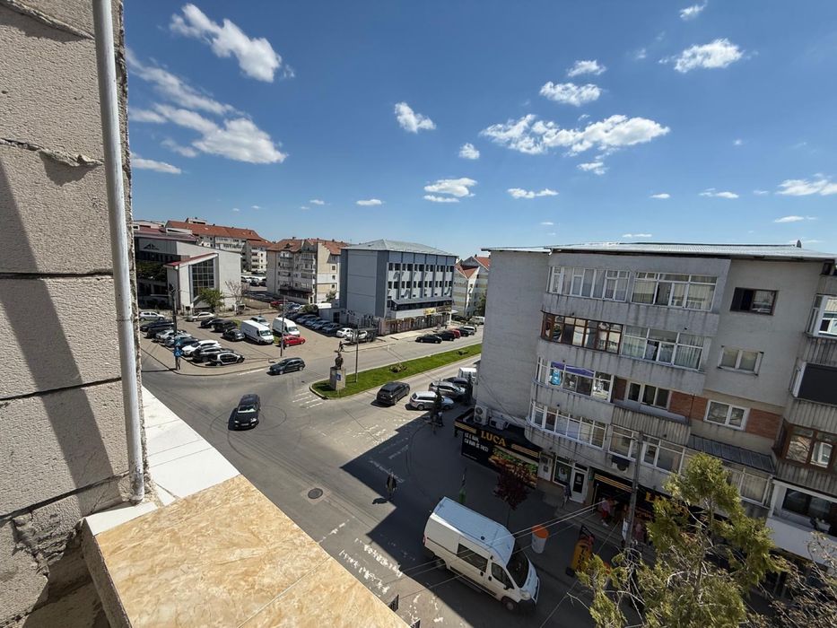 Apartament 3 camere , zona Romarta