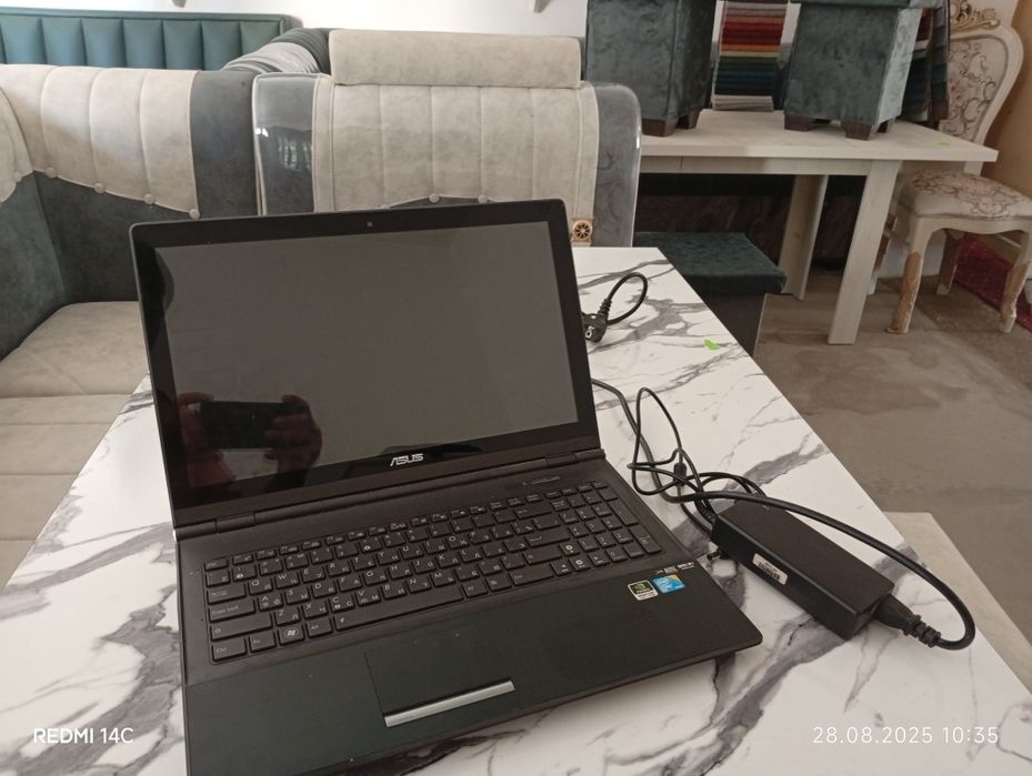 Ноутбук сотилади срочна 450 мингдан