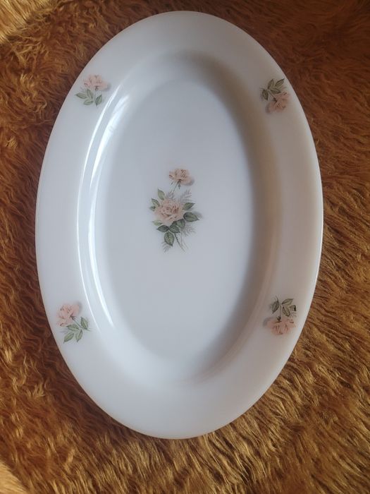 Голяма елипсовидна чиния