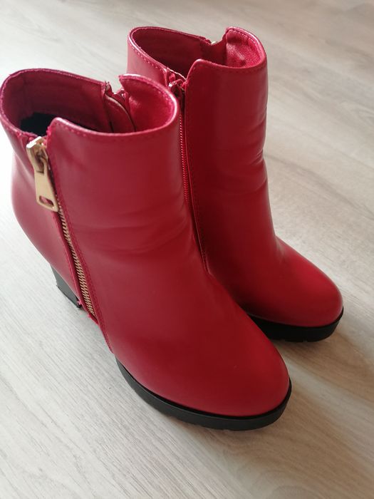 Botine roșii elegante