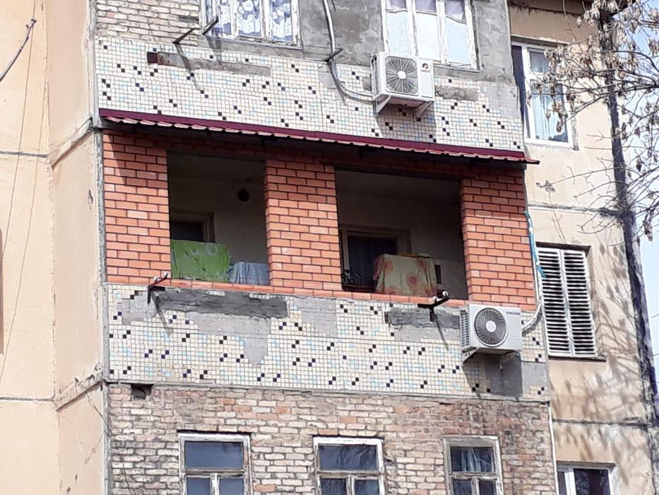 Выкладываю балконы кирпичом.  кладка кирпич