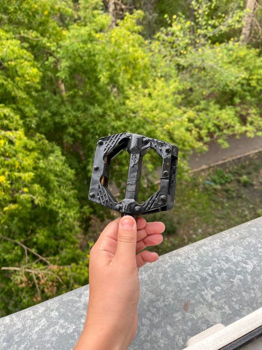 Продам педали 2 штуки б/у