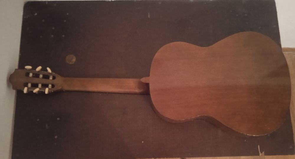 Продаю  гитару с45