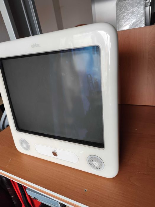 Apple eMac g4 - ретро компютър в идеално състояние