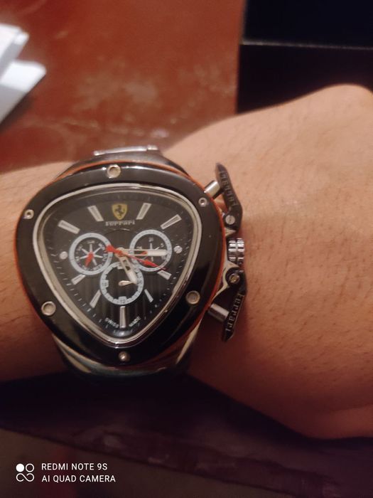 Механические часы от Ferrari