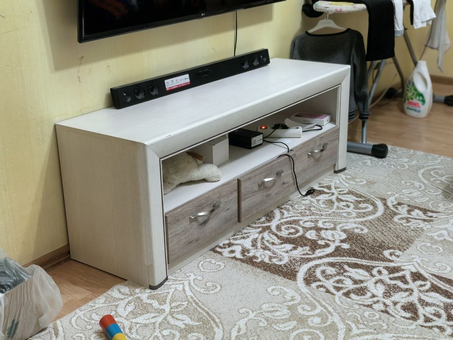 ТВ тумба с полкой