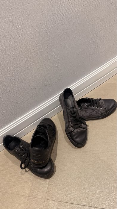 Кецове Gucci и Prada и сандали Dolce Gabbana