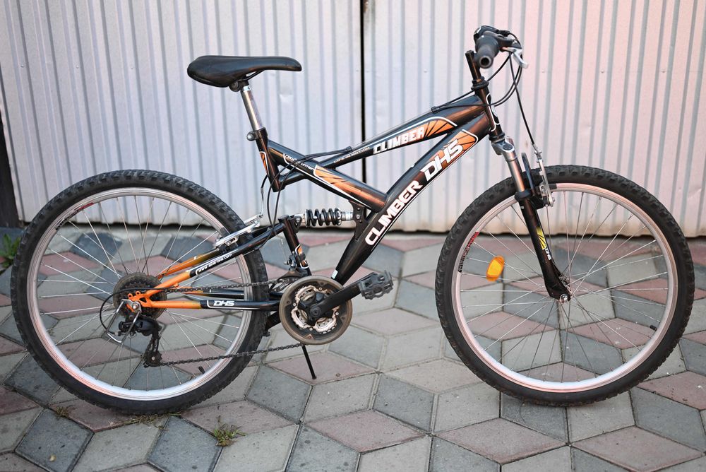 Vand Bicicleta CLIMBER  DHS in stare foarte buna.