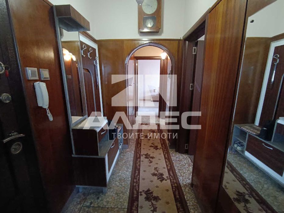 Продава се ремонтиран и обзаведен 3-ст. ап. в Хиподрума!