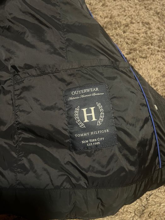 Geaca neagră Tommy Hilfiger