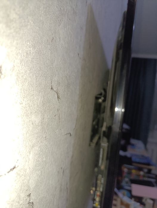 Телевизор LG, диагональ 107см