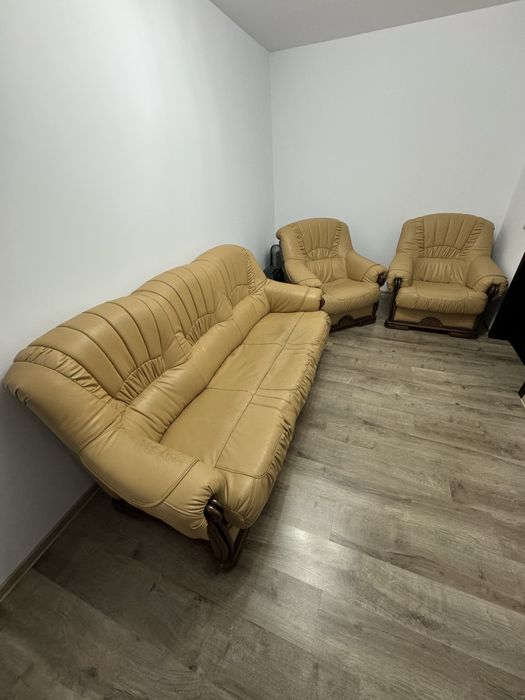 Canapea +2 fotolii lemn masiv nuc si piele naturala