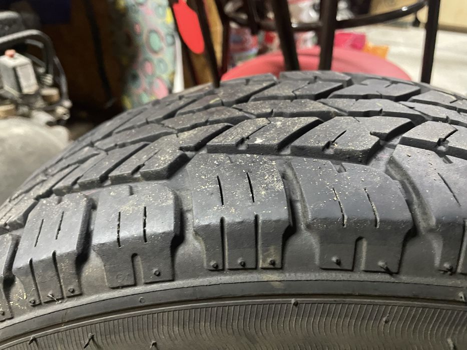 Продам резину без дисков