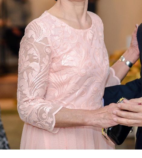 Вечерные женские платье