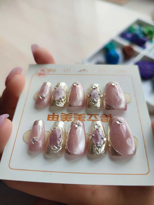 Накладные ногти для красоты