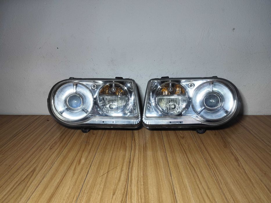Фары 2шт XENON Оригинал Chrysler 300C 04-11г Крайслер 300С передние