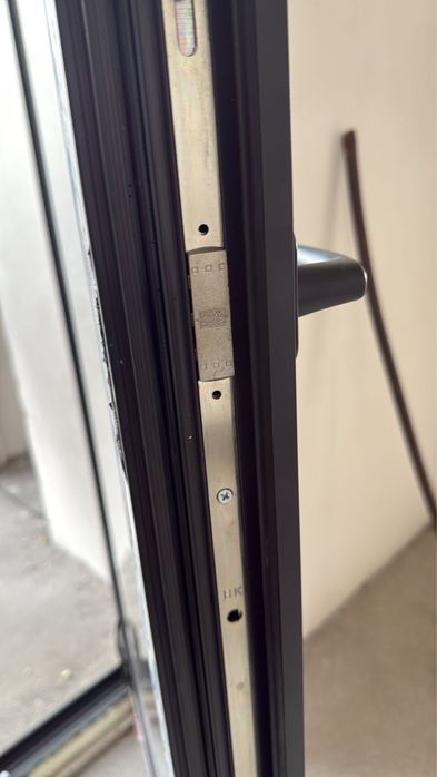 Алюминиевое витражное окно продаю