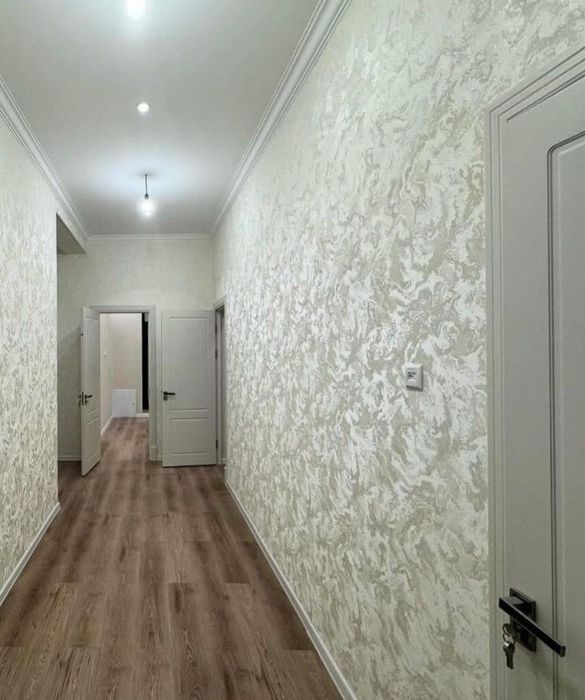 Поклейка обоев, галтели, плинтуса и молдинг.