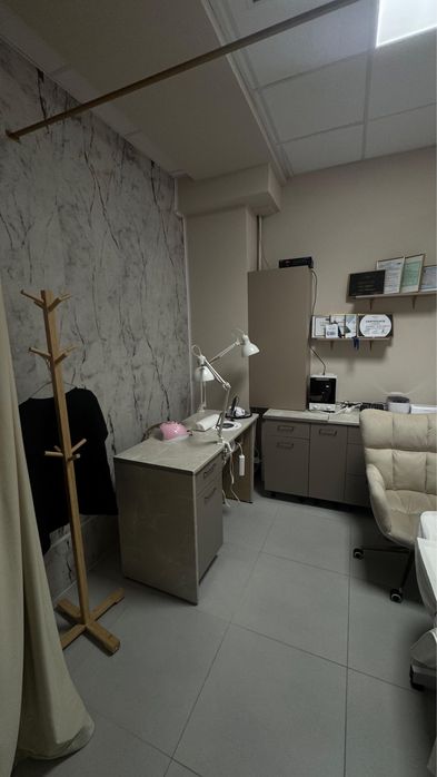 De inchiriat separeu pedichiură - optional si manichiura