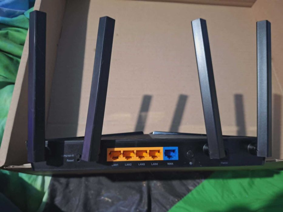 Vând router wireless TP-Link AX1500, în stare foarte bună