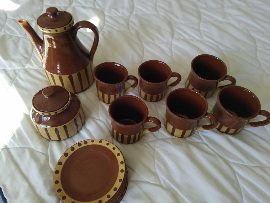 Продавам нови КЕРАМИЧНИ СЕРВИЗИ от соца за вино, ракия