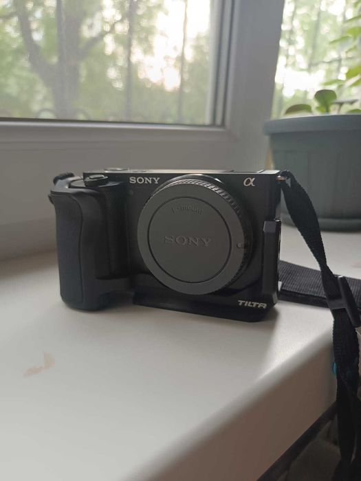 Sony ZV-E10 + Viltrox AF 35mm F1.7 + Tilta Cage