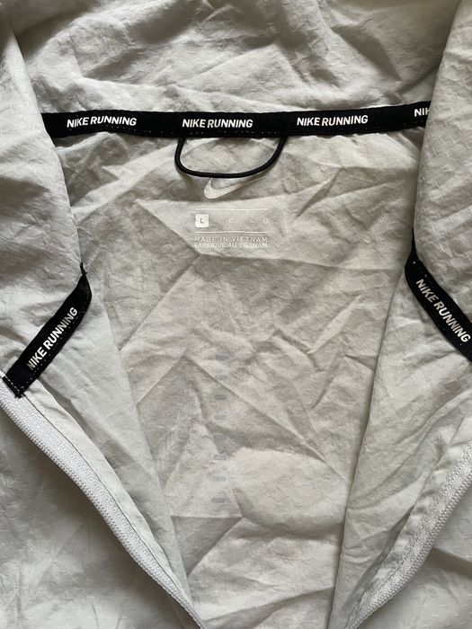 Bergans Helly Hansen Nike  ветровка пухено яке