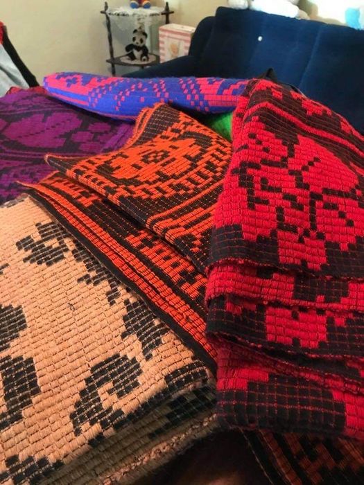 Pãturi vechi tesute manual