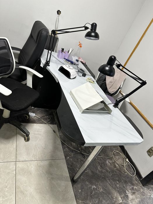 Продается маникюрный стол