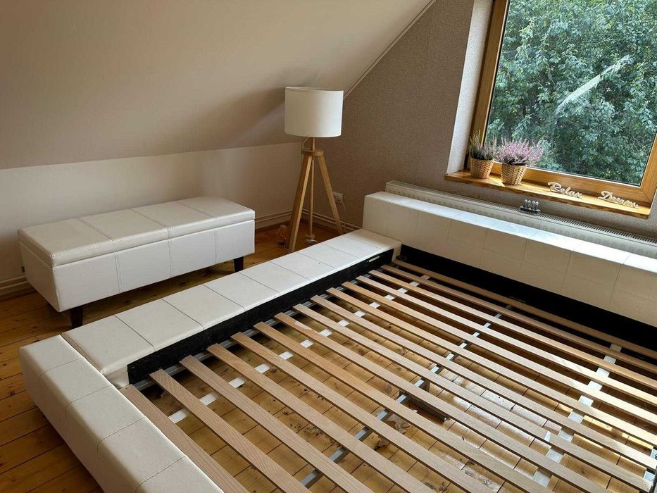 Mobilier Mobexpert dormitor: Set Pat tapițat alb și Ladă așternut