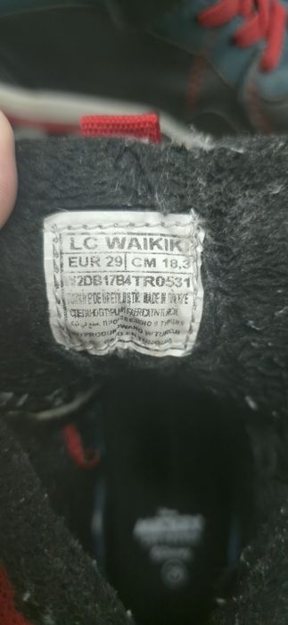 Много запазени обувки