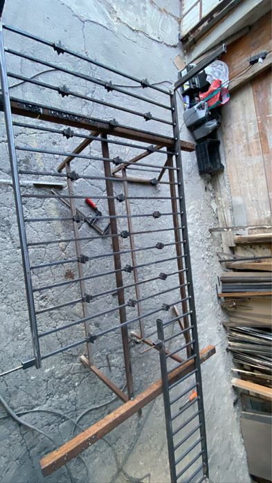 Изработка на метални конструкции - парапети, шахти, врати