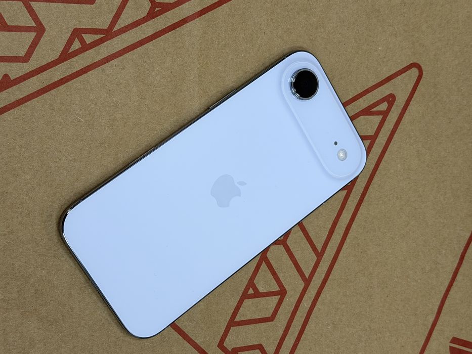 КАТО НОВ 256GB iPhone 17 Air Гаранция A1 2028г. Blue