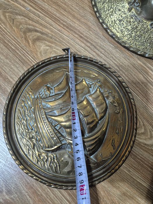 винтидж месингови релефни стенна чинии "Jenny Jones".